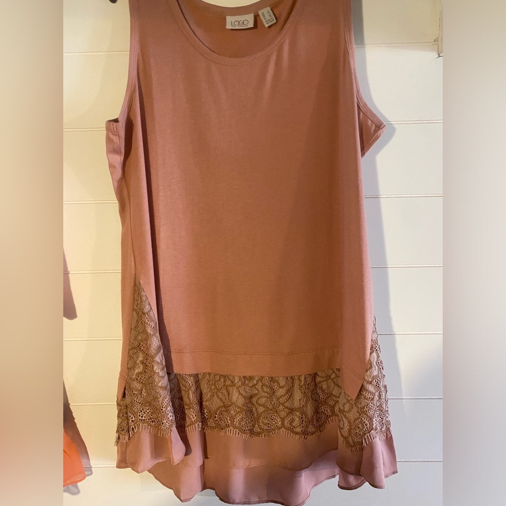 New never worn Logo Lori Goldstein taupe tank with lace bottom